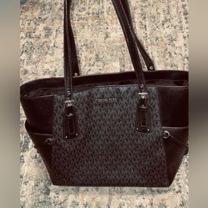 Micheal Kors Handbag
